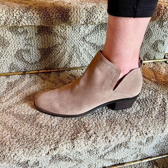 EUC Lucky Brand Bollo Tan Suede Bootie Ankle Boots Shoes Size 8 M - Picture 8 of 8